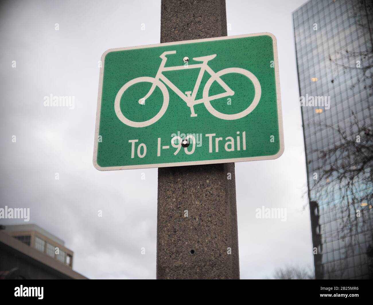 Schild "to I-90 Fahrradweg" in Bellevue, WA, USA Stockfoto