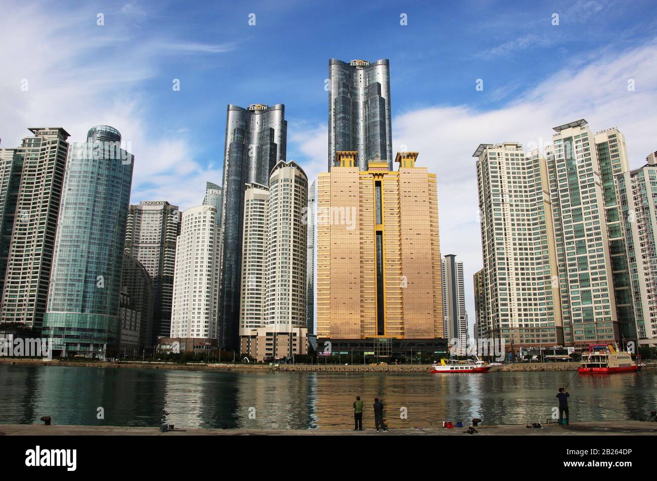 Busan, SÜDKOREA - 17. OKTOBER 2019: Skyline der Stadt und Wolkenkratzer im Stadtteil Haeundae, Busan, Südkorea Stockfoto