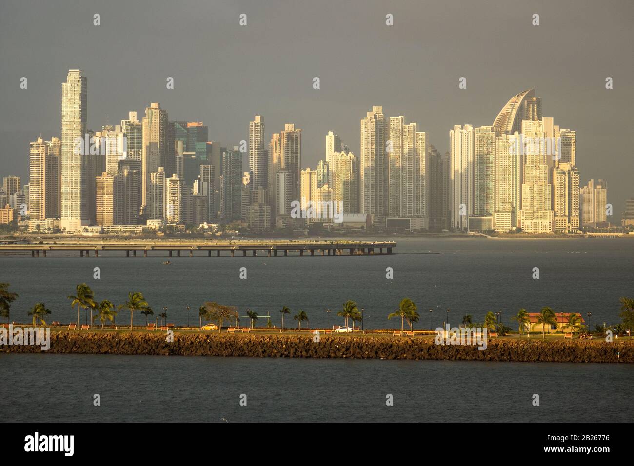 Panama-Stadt in der Dämmerung Stockfoto