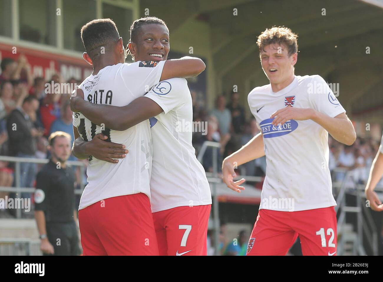 Angelo Balanta aus Dagenham und Redbridge erzielt das zweite Tor für sein Team und feiert während Dagenham & Redbridge vs. Hartlepool United, Vanarama Stockfoto