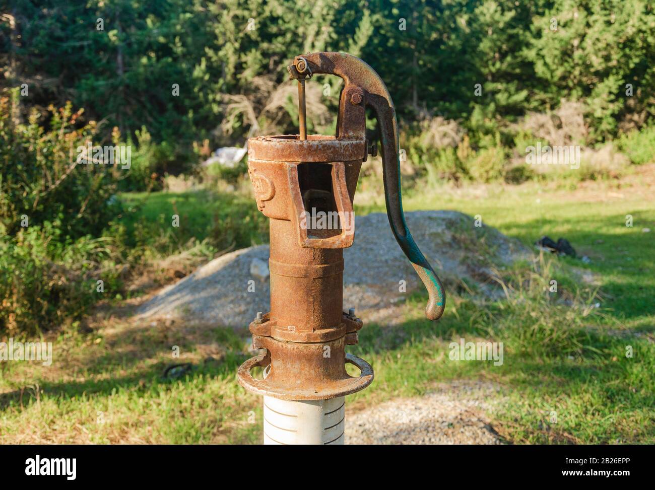 Alte historische Wasserpumpe Stockfoto