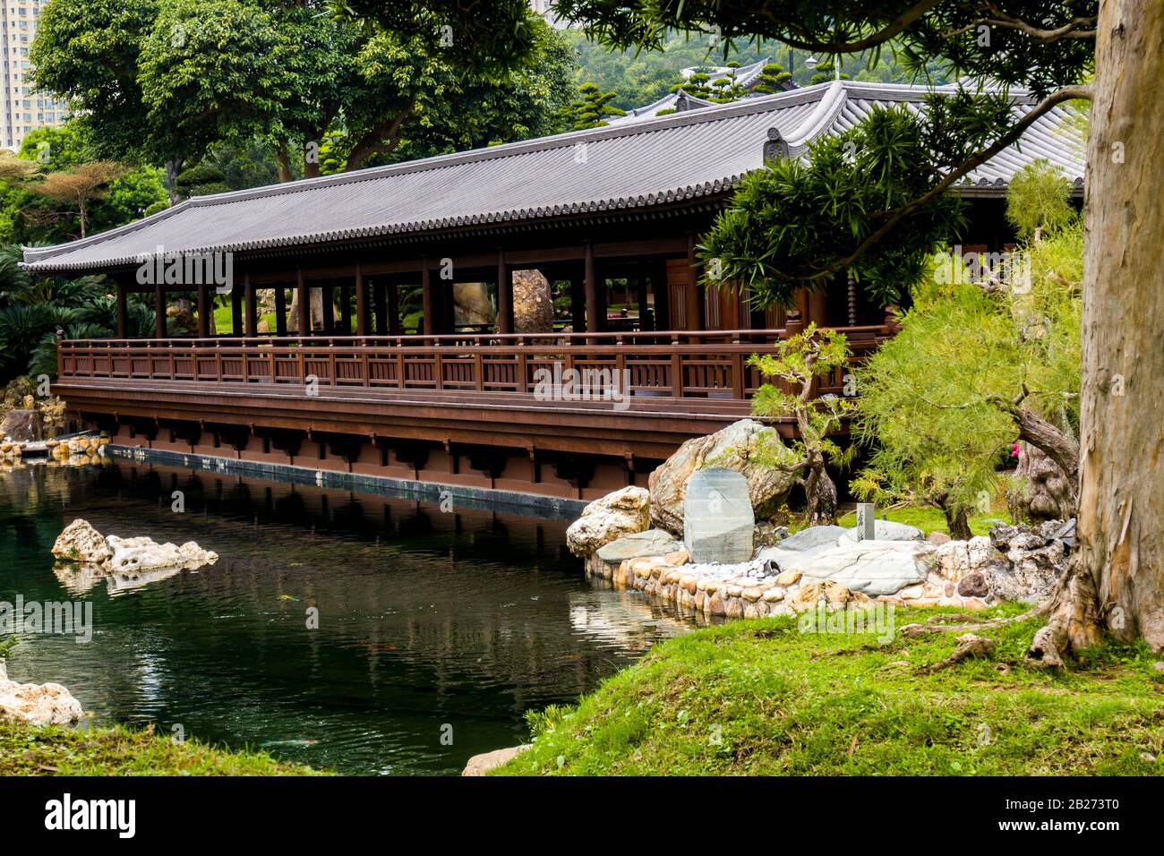 Hongkong - 18. Januar 2020: Das Pine Tea House im Nan Lian Garden, Diamond Hill, Kowloon, Mittelaufnahme, Augenspiegel Stockfoto