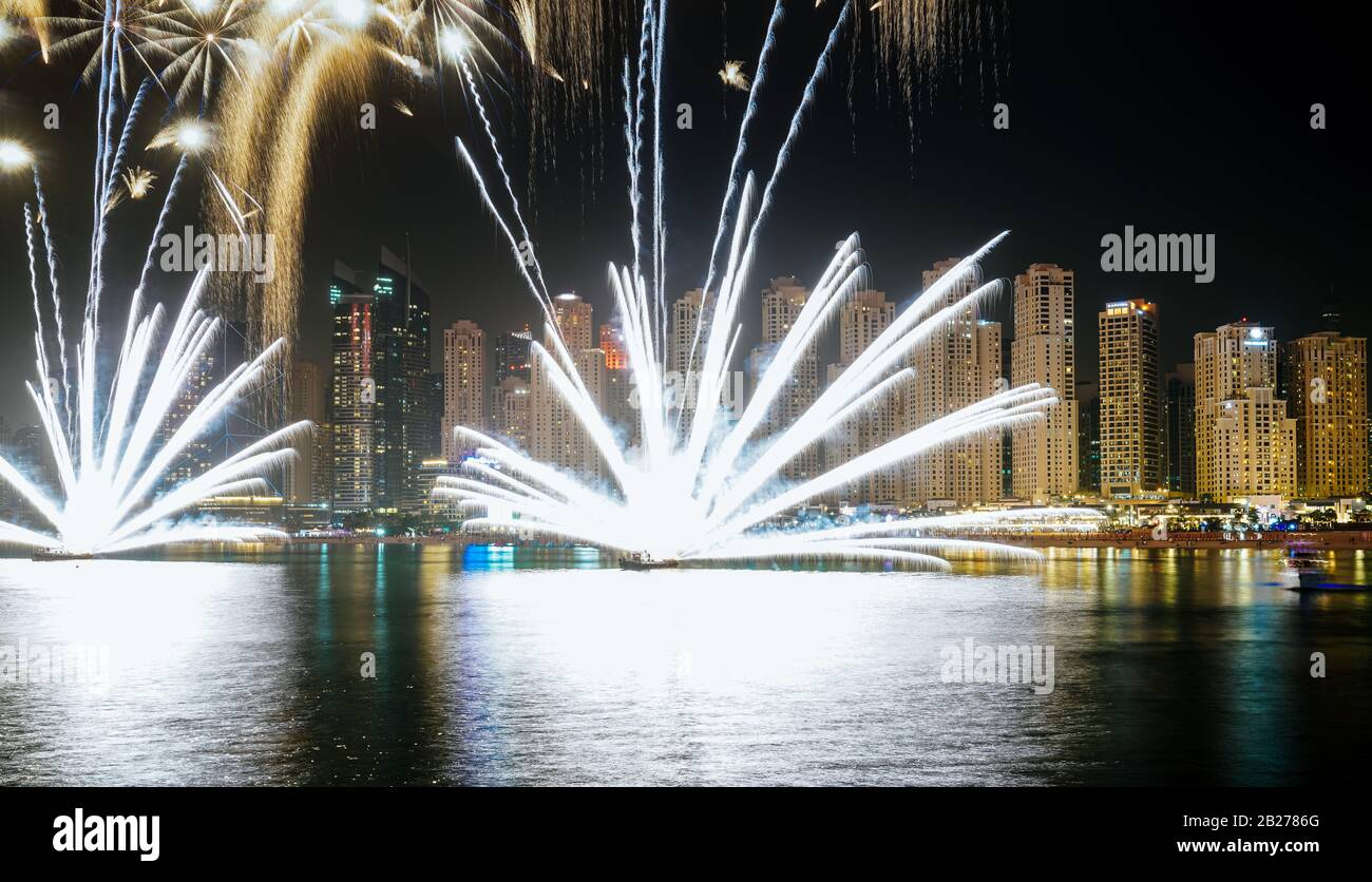 Feuerwerk in Jumeirah Beach in Dubai Stockfoto