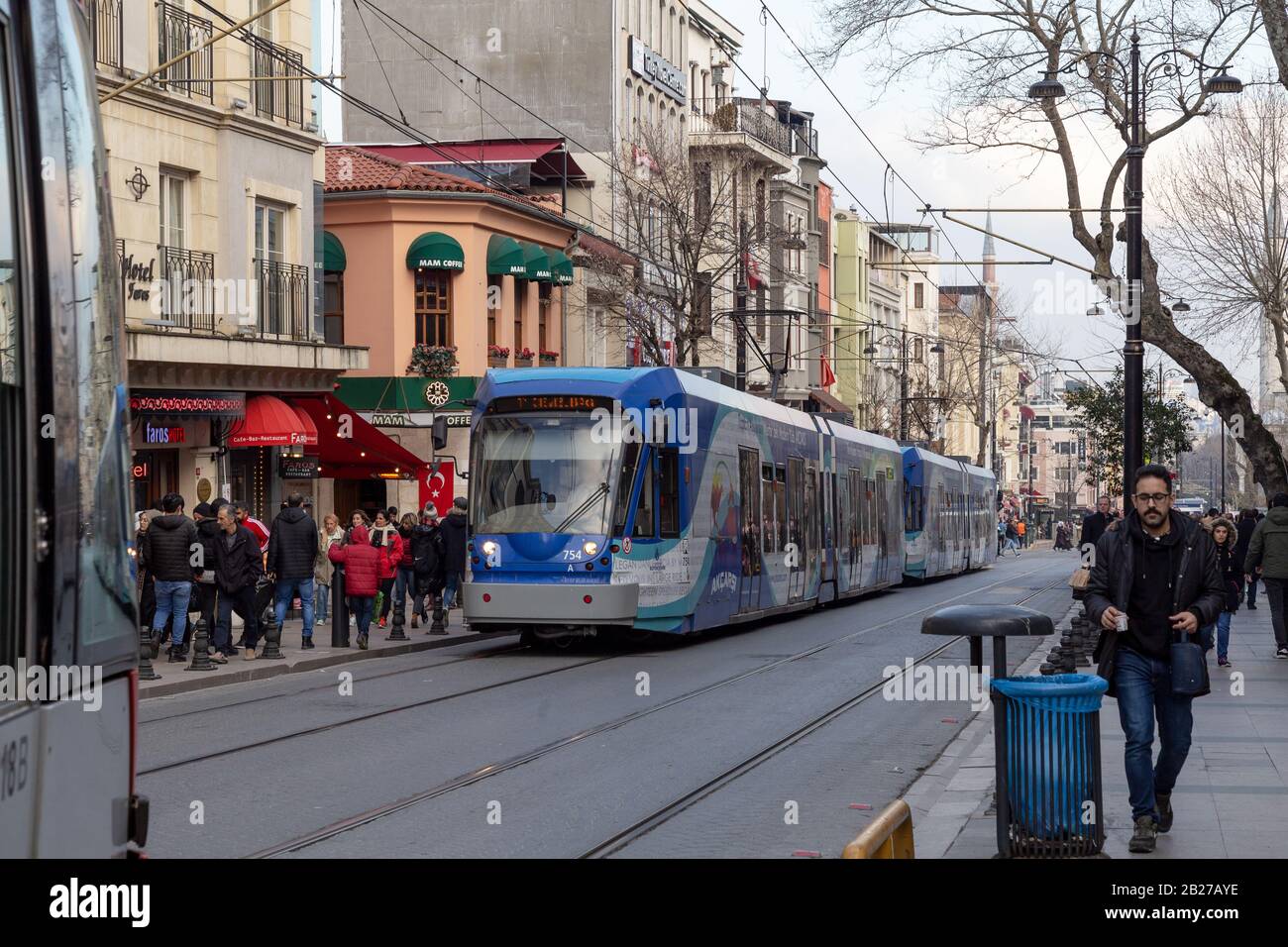 Istanbul, Türkei - 19.01.2019: Straßenansicht des Sultanahmet, Istanbul. Das tägliche Leben aus Istanbul. Stockfoto