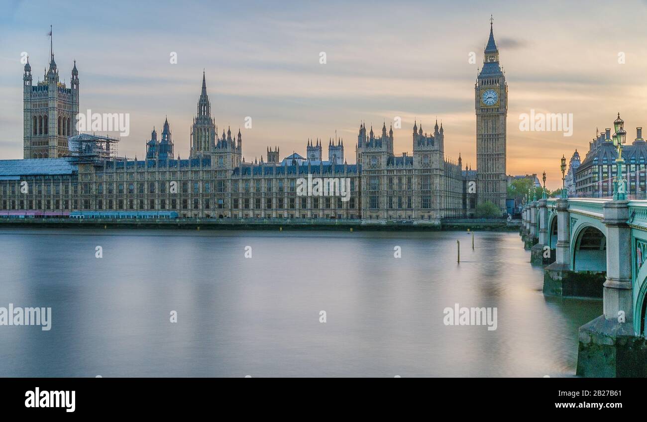 Schöne Aussicht auf Westminister in London, Großbritannien. Stockfoto
