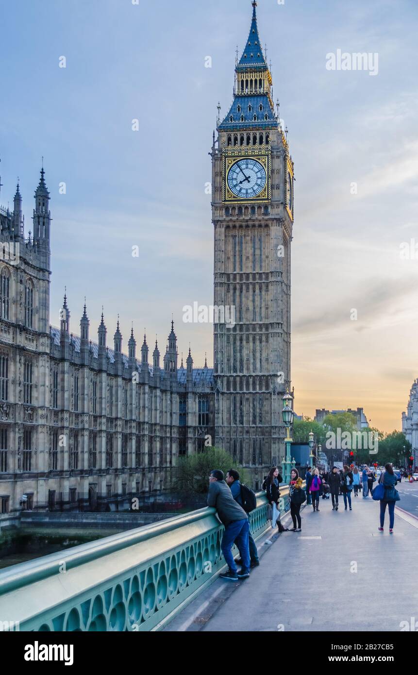 Schöner Big Ben bei Sonnenuntergang in London Großbritannien. Stockfoto