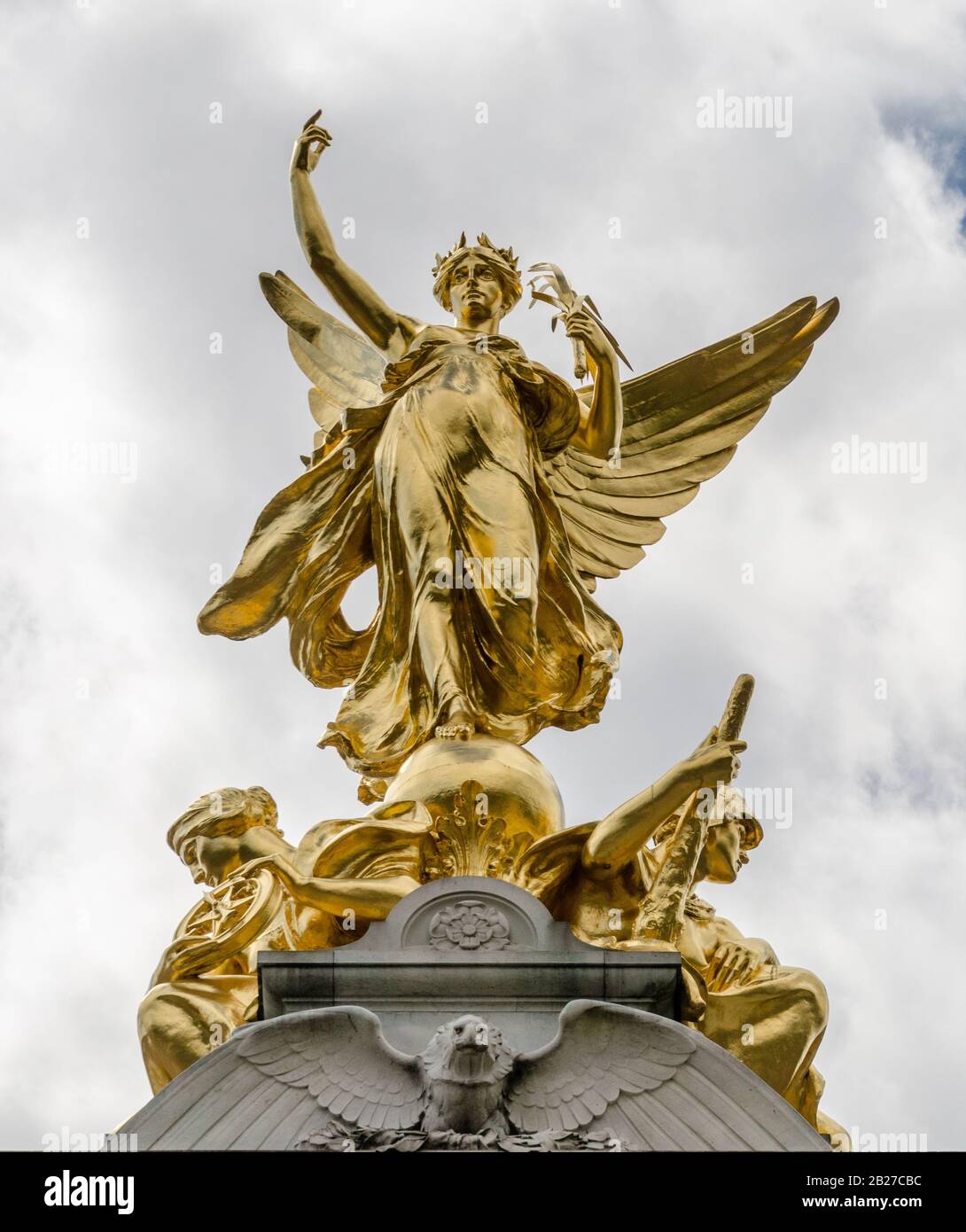 Queen Victoria Memorial Statue vor dem Buckhingham Palace in London, Großbritannien. Stockfoto