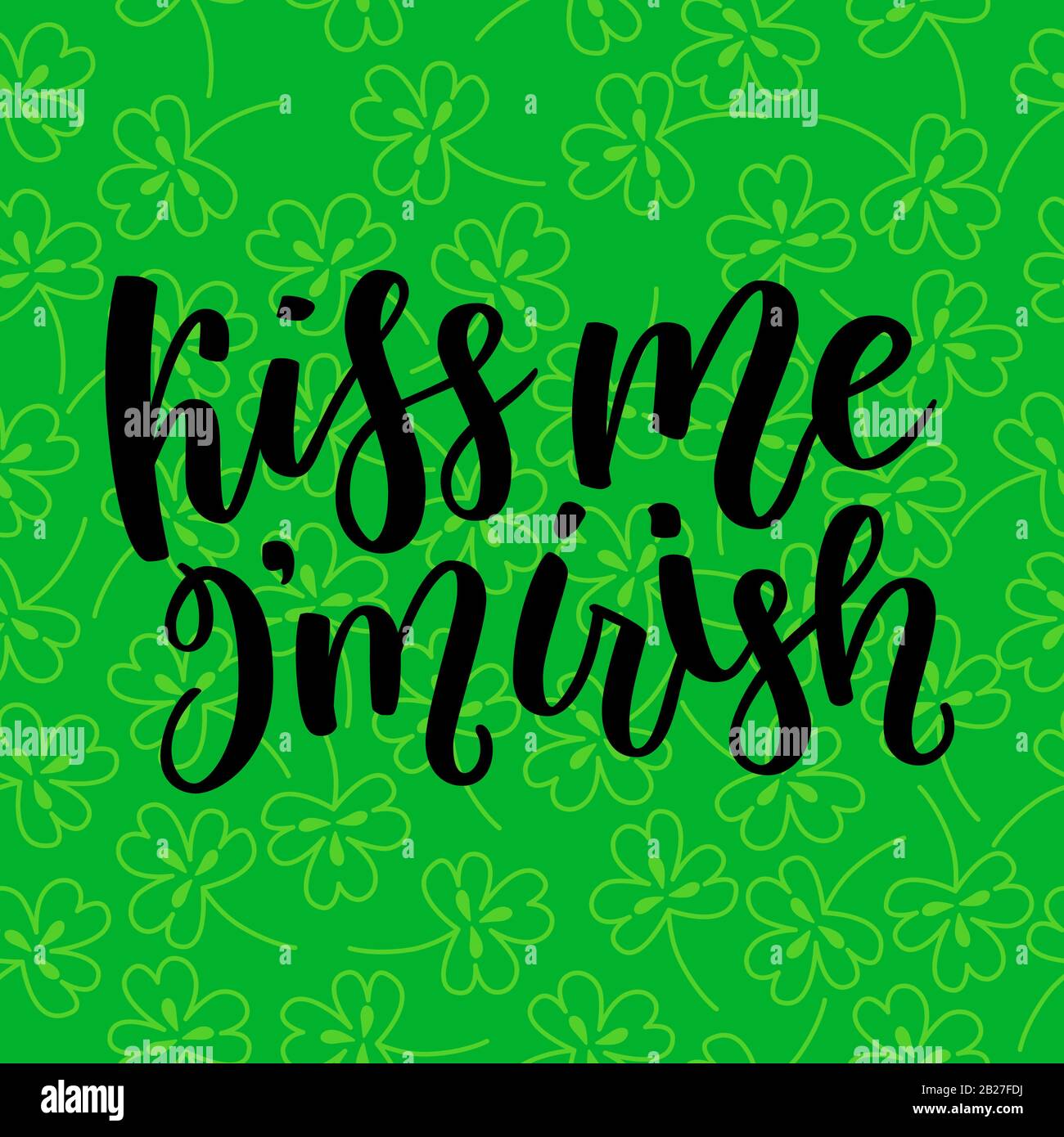 Grußkarte Saint Patricks Day mit glitzernden grünen Kleeblättern und Text. Aufschrift - Küss Mich, ich bin Iren. St. Patricks Tagesschrift Urlaub p Stockfoto