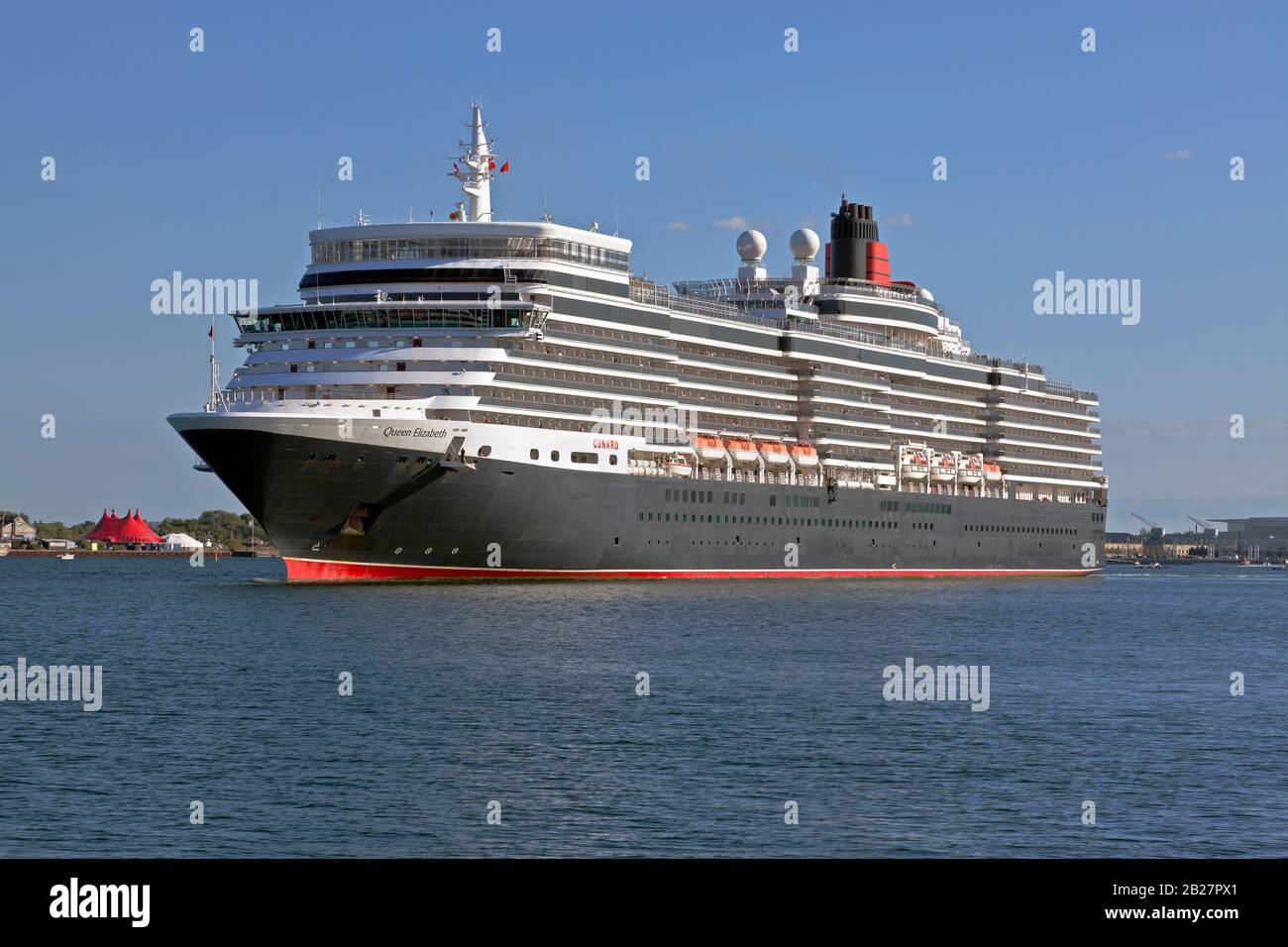 Das neueste Kreuzfahrtschiff der M/S-Queen Elizabeth verlässt nach einem Tagesbesuch den Anlegesteg Langelinie im Kopenhagener Hafen für Rostock. Cunard QE 3 III Stockfoto