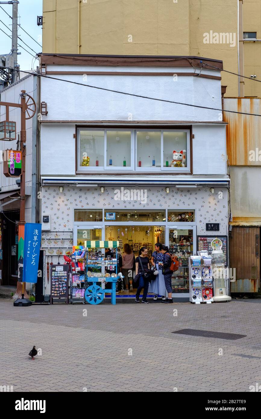Szenen aus den verregneten Straßen Tokios, Japan im Sommer 2019. Stockfoto