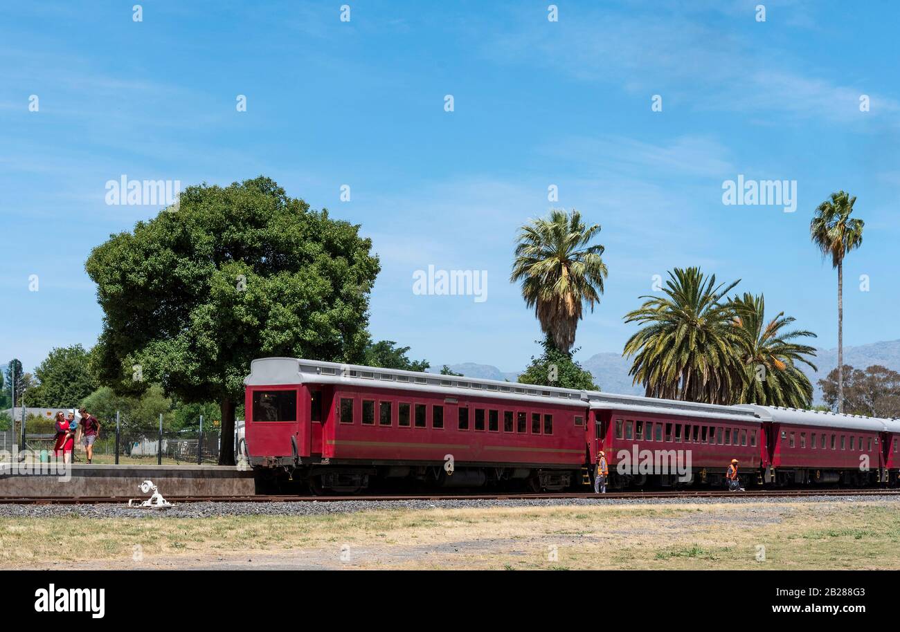 Demeter, Ceres, Südafrika. Dezember 2019. Vintage-Zug auf einem Bahnsteig an der Demeter-Station in Ceres, Südafrika Stockfoto