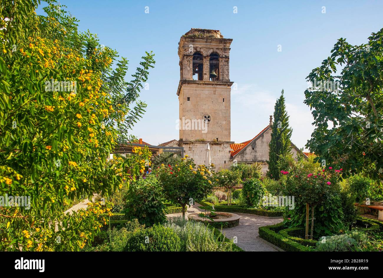 UNESCO-Weltkulturerbe, Mittelmeergarten des Klosters St. Lawrence, Sibenik, Mittel-Dalmatien, Dalmatien, Kroatien Stockfoto
