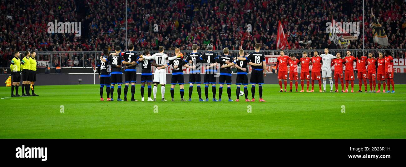 Gedenkminute für Terroropfer in Hanau, Allianz Arena, München, Bayern, Deutschland Stockfoto