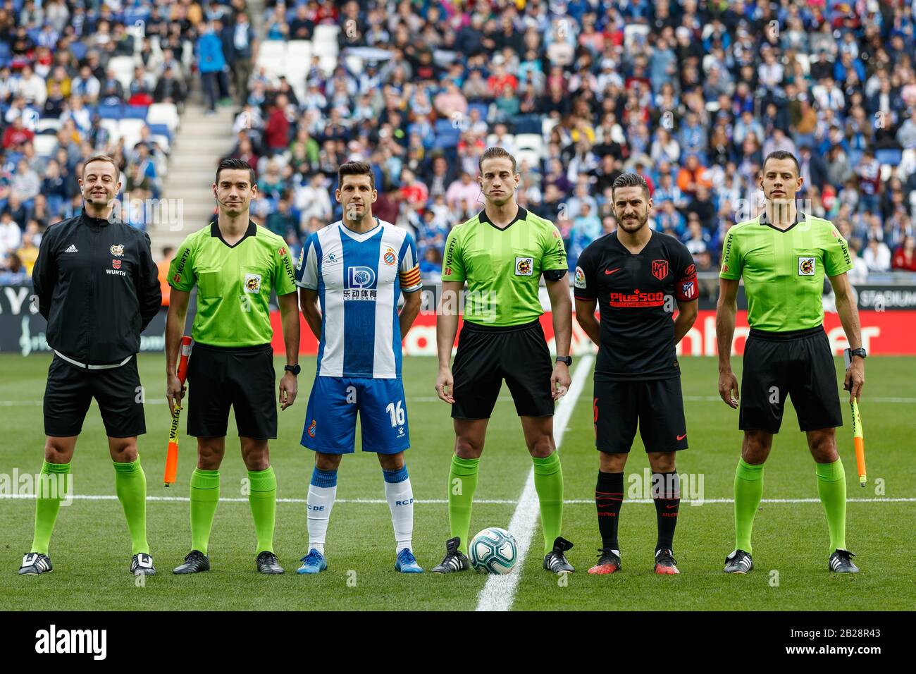 Cornella Del Llobregat, Spanien. März 2020. Barcelona, SPANIEN - 1. MÄRZ: Foto mit Schiedsrichtern beim Ligaspiel zwischen RCD Espanyol und Atletico de Madrid im RCD-Stadion am 01. März 2020 in Barcelona, Spanien. Kredit: Dax Images / Alamy Live News Stockfoto