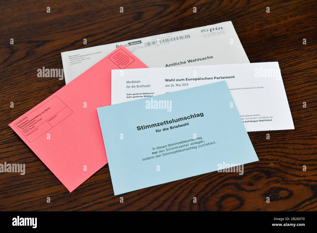 Brieftaunterlagens mit Stimmzettel für die Wahl zum 9. Europäisches Parlament am 26. Mai 2019 Stockfoto