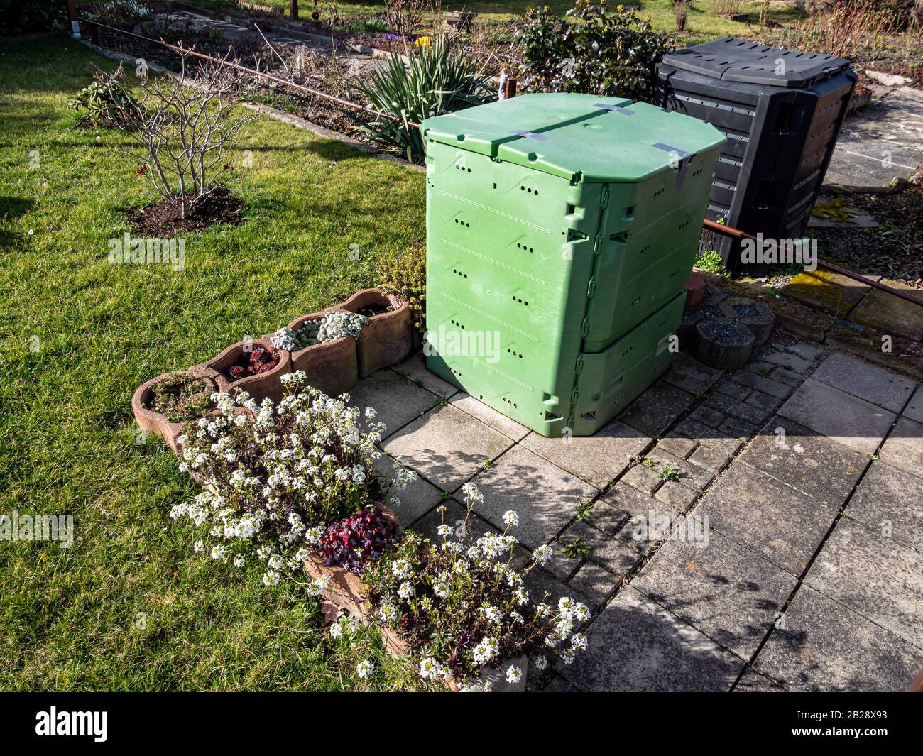 Grünes Poster im Garten Stockfoto