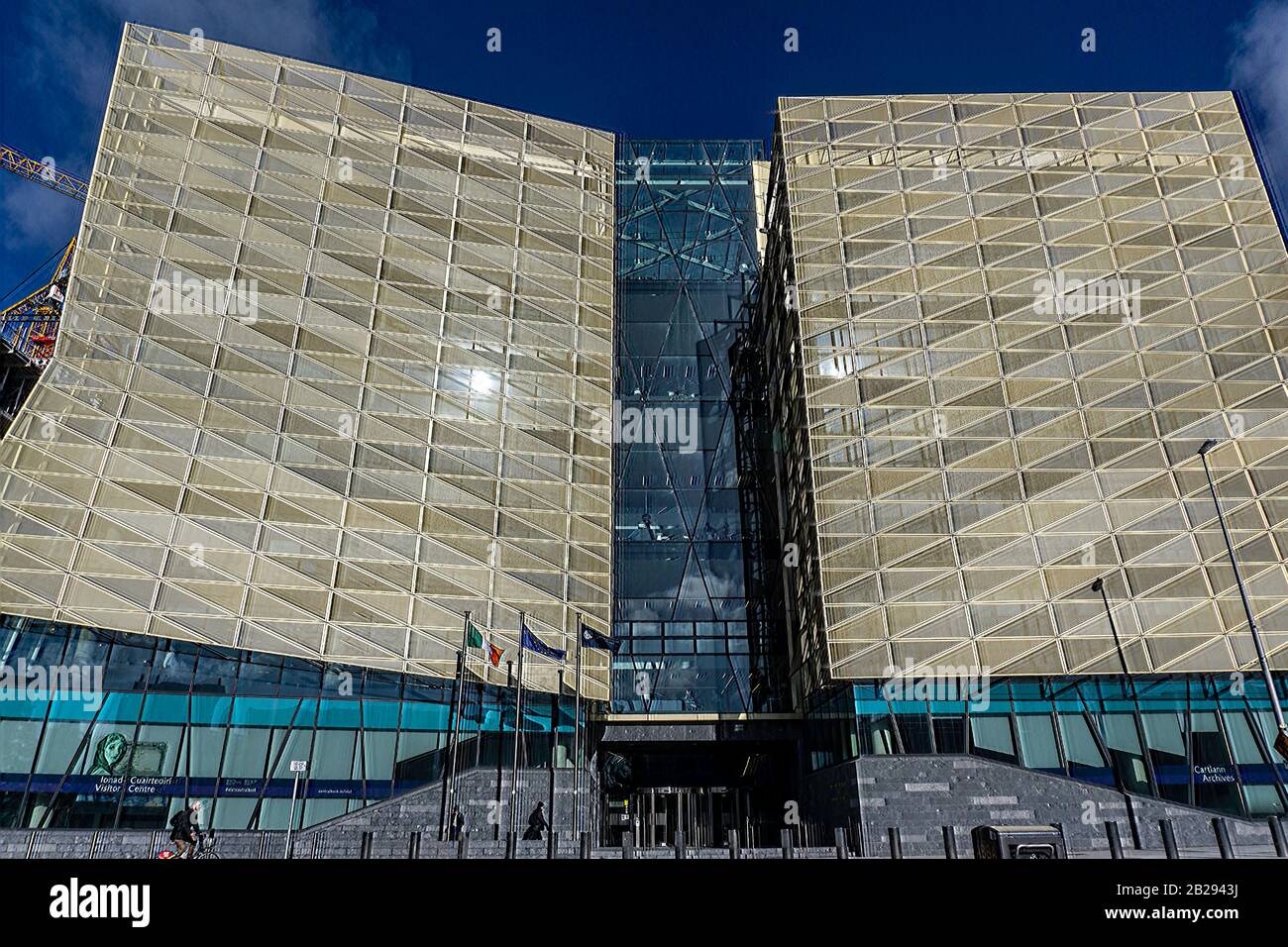 Das Irish Central Bank Building am North Wall Quay, Dublin, mit Blick auf den Fluss Liffey. Stockfoto