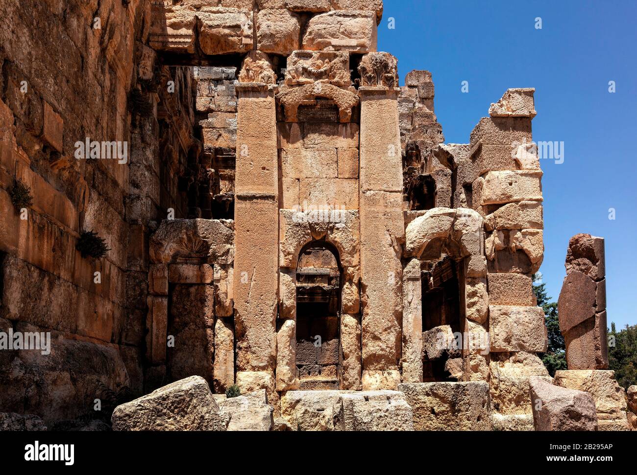 Eingang zur archäologischen Stätte der Ruinen des Jupitertempels, Heliopolis, Römisches Reich. Baalbek, Bekaa-Tal, Libanon, Naher Osten, Farbe Stockfoto