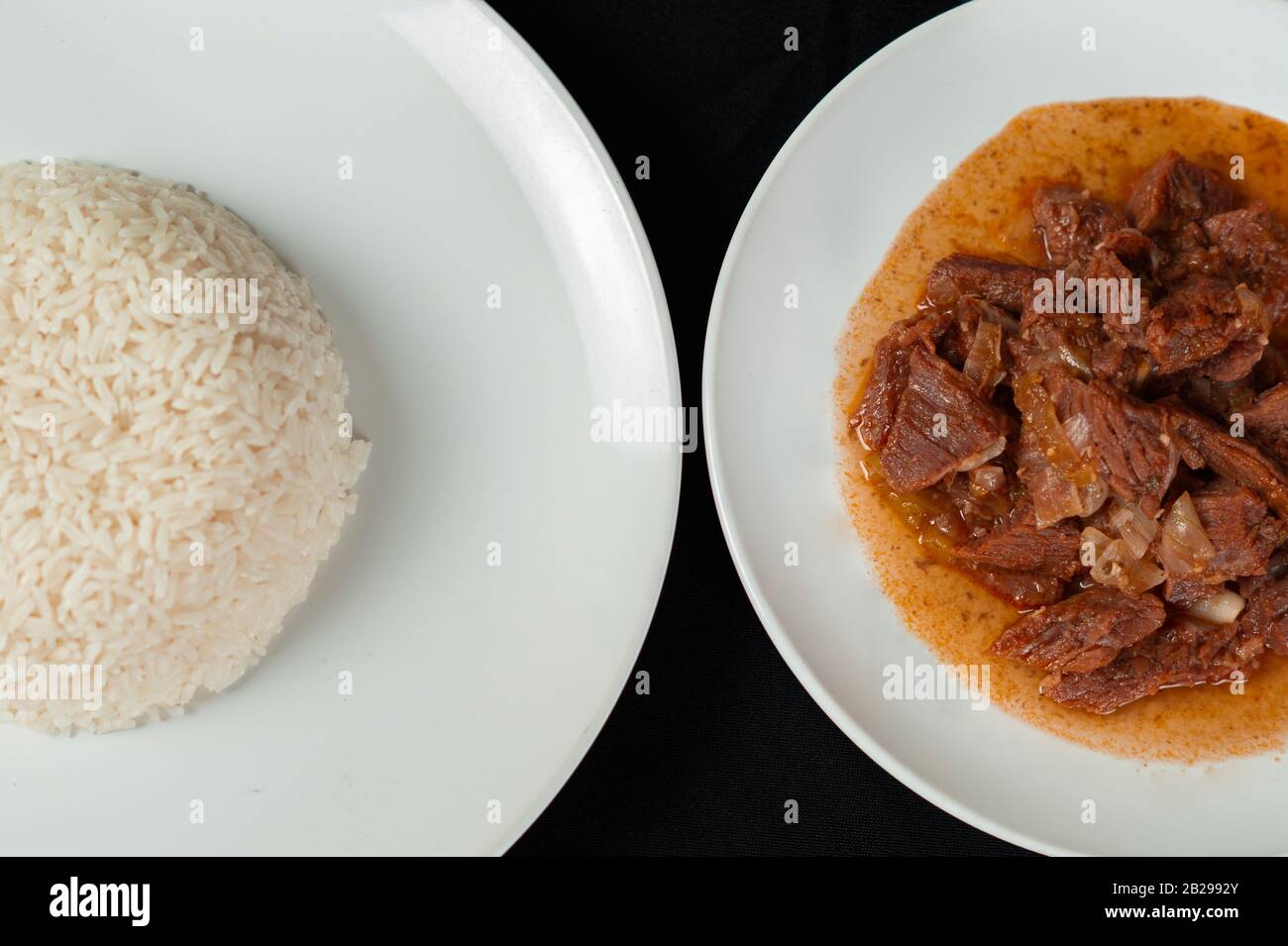 Griechisches Gericht Stifado, mit Lamm zubereitet und mit griechischem ...