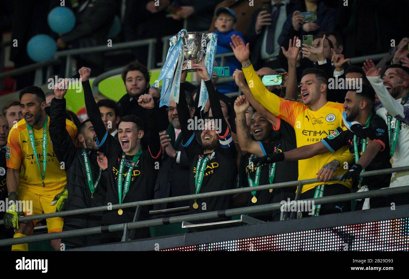 Carabao Cup Trophae Stockfotos Und Bilder Kaufen Alamy