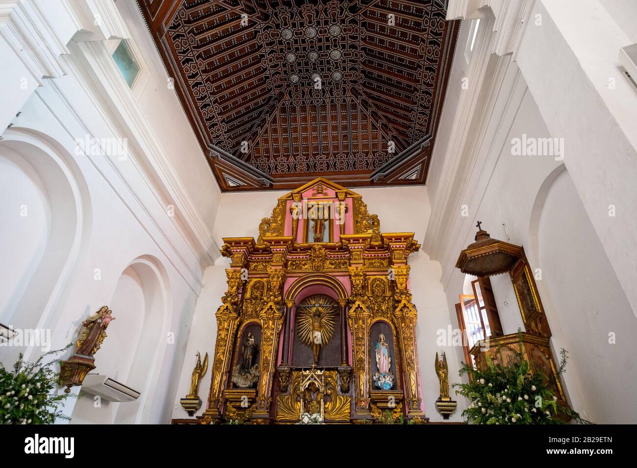 Innenraum einer katholischen Kirche in Cartagena, Kolumbien, ummauerte Stadt Stockfoto