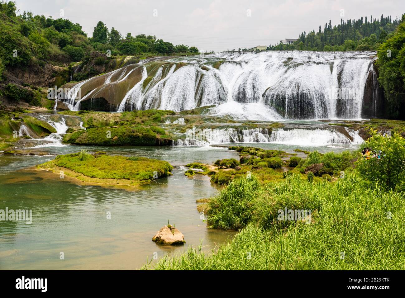 Der Doupotang-Wasserfall des Huangguoshu-Wasserfalls liegt am Fluss Baishui in Anshun in der Provinz Guizhou. Die Niagarafälle in China wurden in Betracht gezogen. Stockfoto