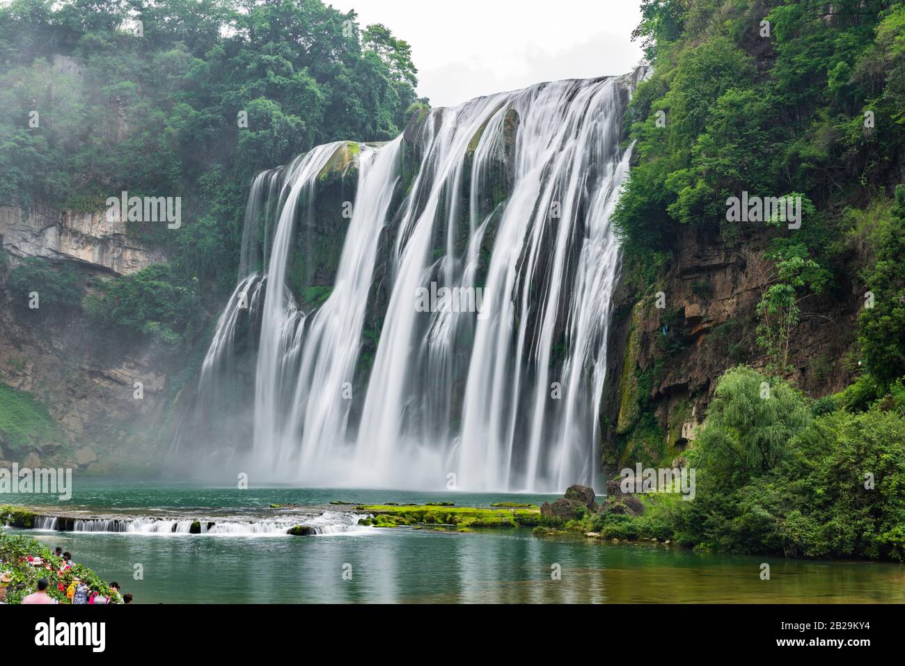 Der Doupotang-Wasserfall des Huangguoshu-Wasserfalls liegt am Fluss