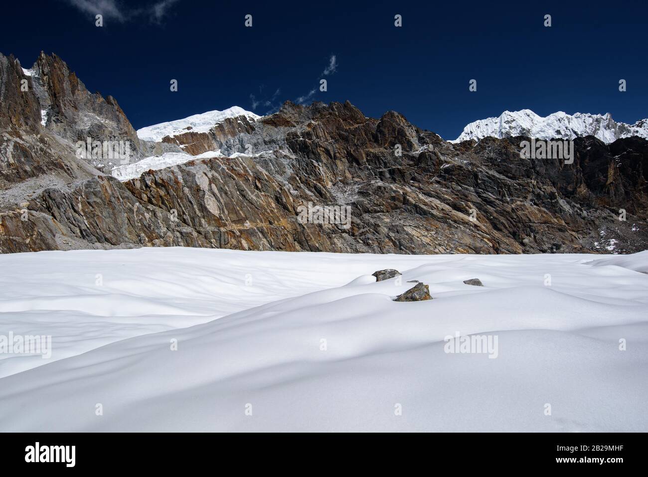 Schnee auf den Bergen des Himalaya in Nepal Stockfoto