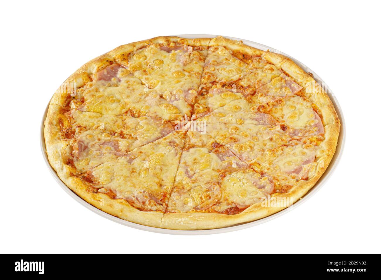 Pizza rund, in Stücke geschnitten, auf einem weißen, isolierten Hintergrund. Fast Food in einer Pizzeria, ein knuspeliges Käseprodukt, Seitenansicht Stockfoto