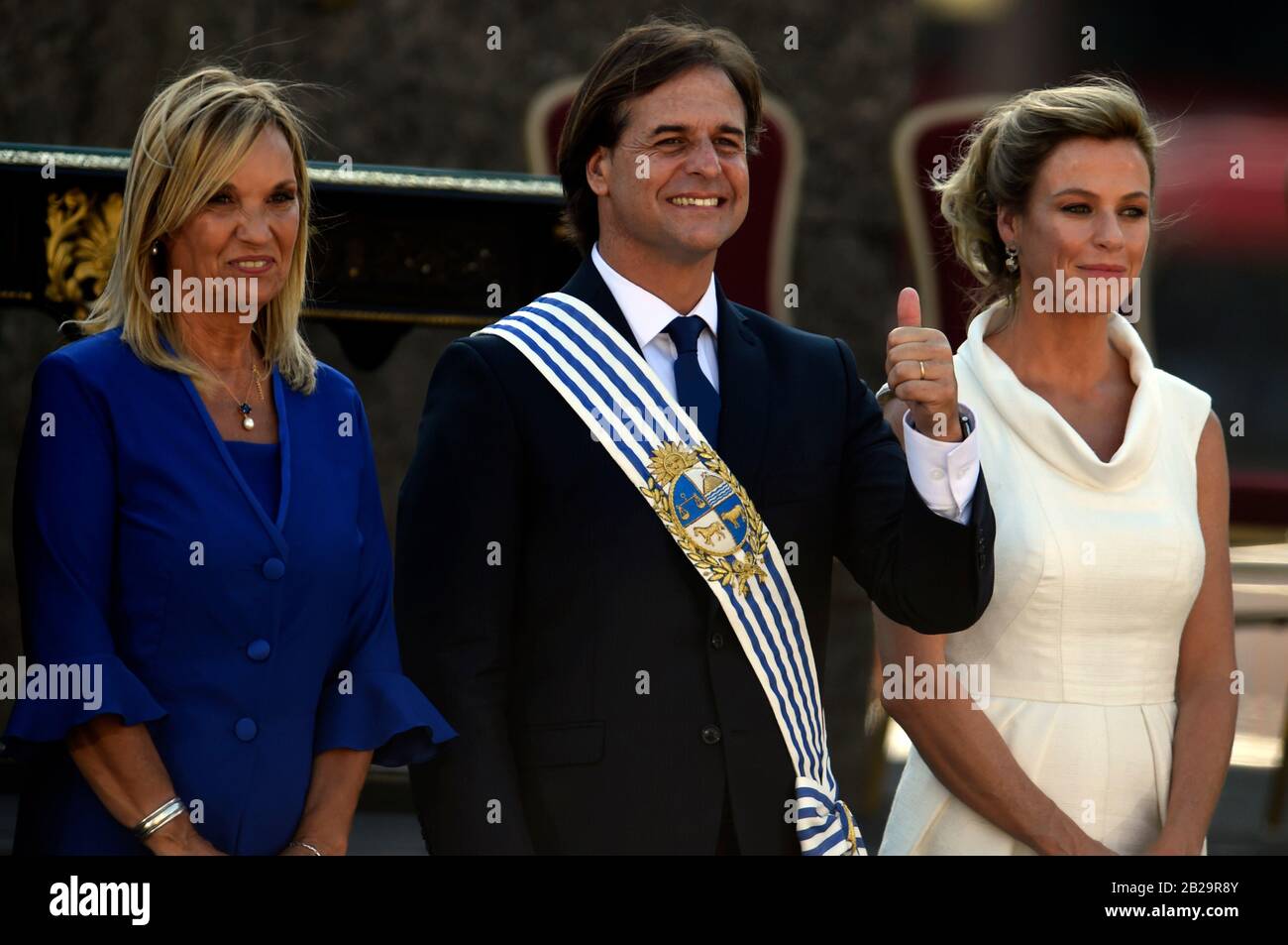 Montevideaner, Uruguay. März 2020. Uruguays neuer Präsident Luis Lacalle Pou (C), First Lady Lorena Ponce de Leon (R) und Uruguays neuer Vizepräsident Beatriz Argimon nehmen am 1. März 2020 an der Einweihungsfeier in Montevideo-Uruguay teilzunehmen. Luis Lacalle Pou von der nationalen Partei (PN) wurde am Sonntag als präsident Uruguays für die Zeit 2020-2025 vereidigt. Credit: Nicolas Celaya/Xinhua/Alamy Live News Stockfoto