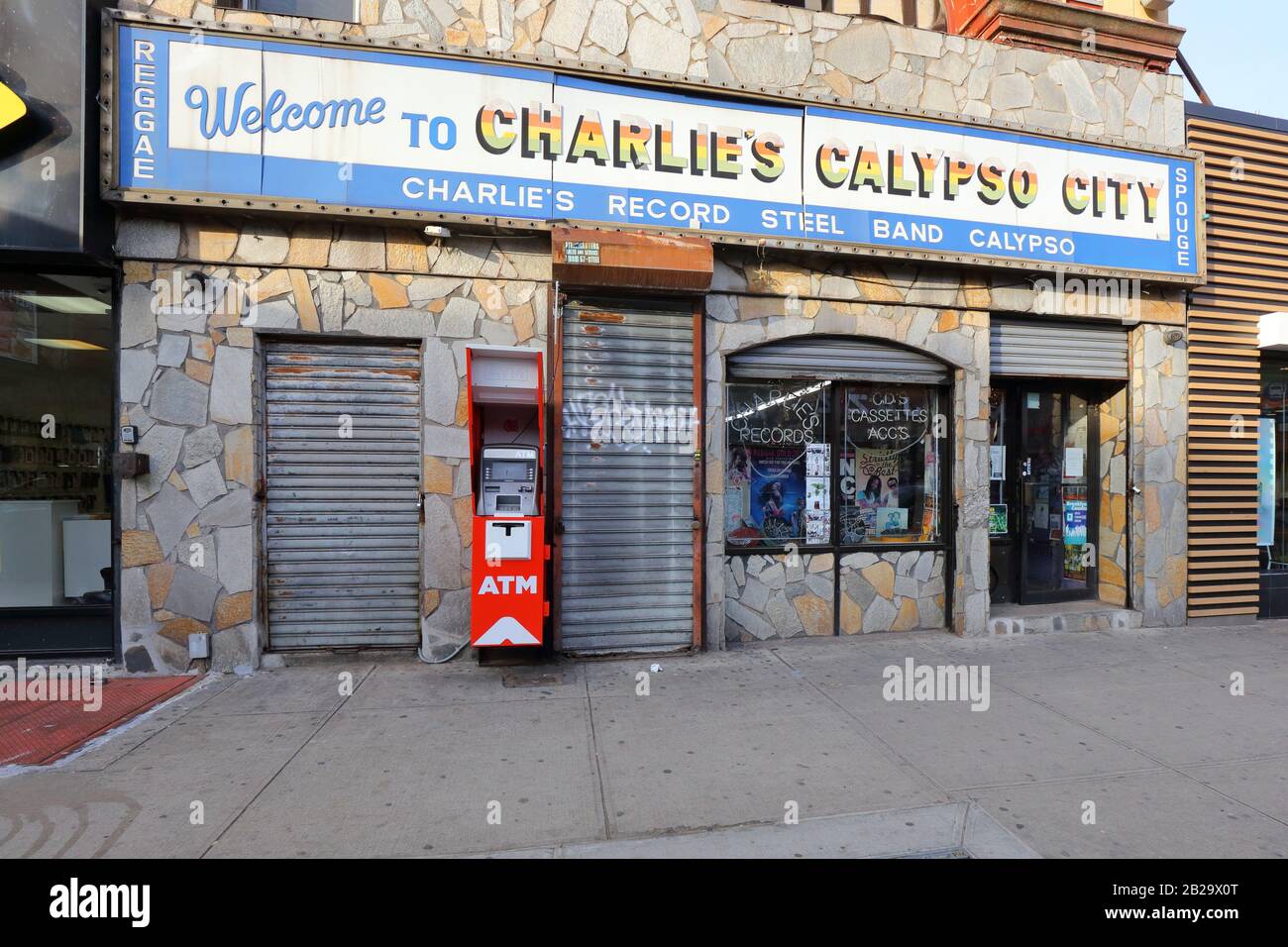 Charlie's Calypso City, 1273 Fulton Street, Brooklyn, New York. NYC-Schaufensterfoto eines Plattenladens in bedford stuyvesant. Stockfoto