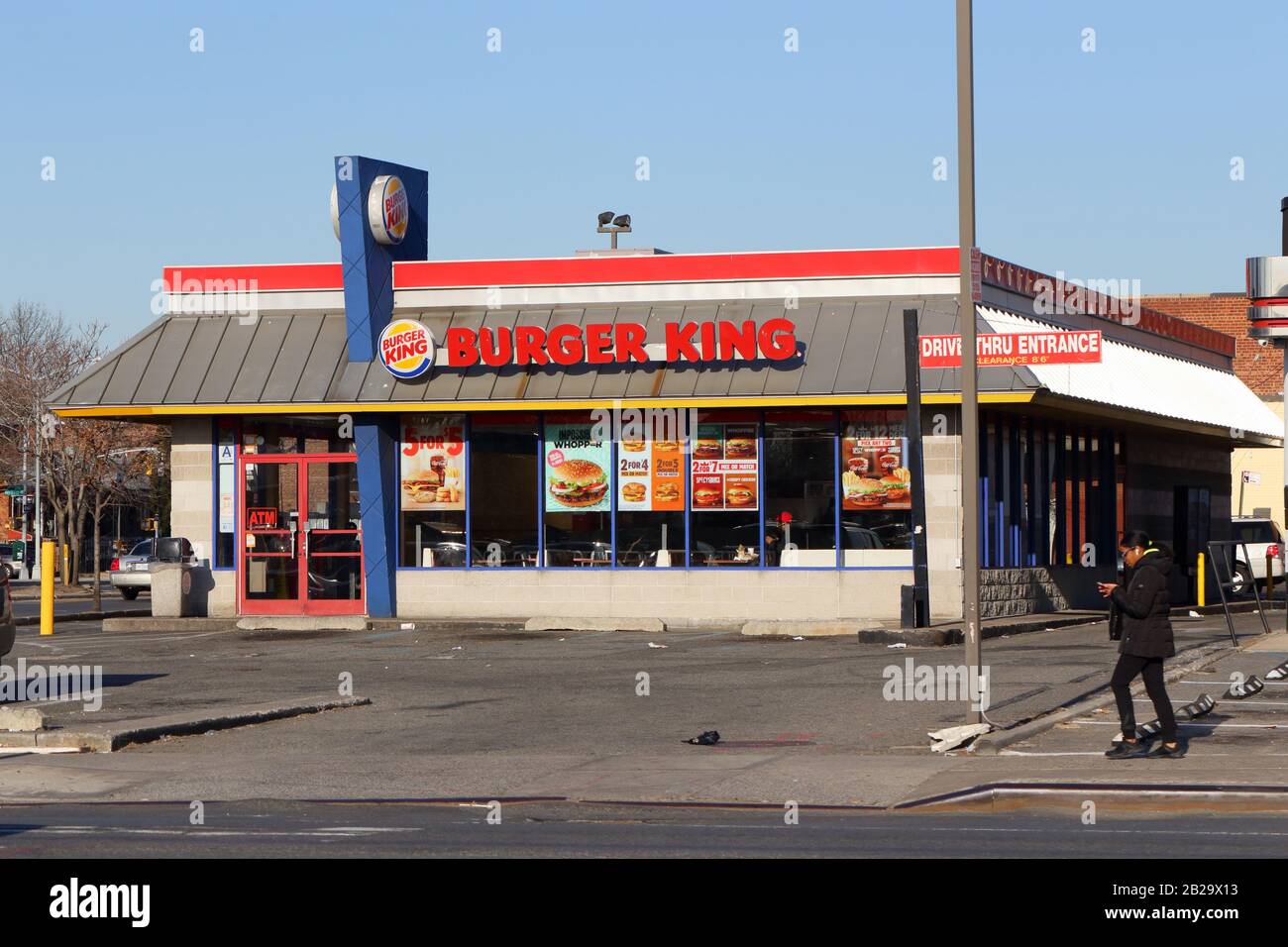 Burger King, 1940 Linden Blvd, Brooklyn, New York. NYC-Schaufensterfoto eines Fast-Food-Restaurants in East New York. Stockfoto