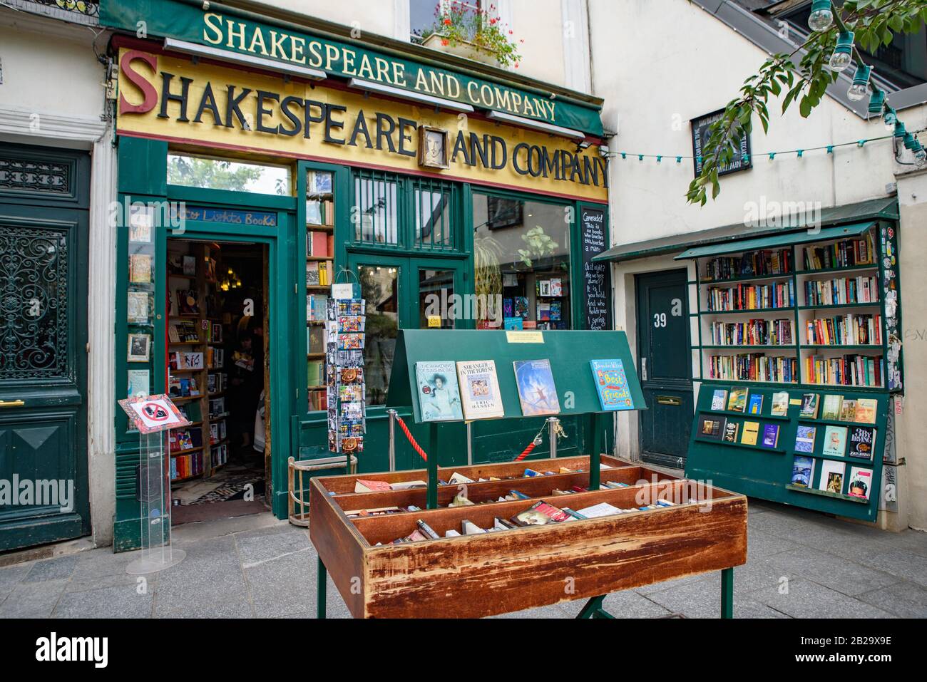 Shakespeare and Company, die berühmten englischsprachigen Buchhandlungen in Paris, Frankreich Stockfoto