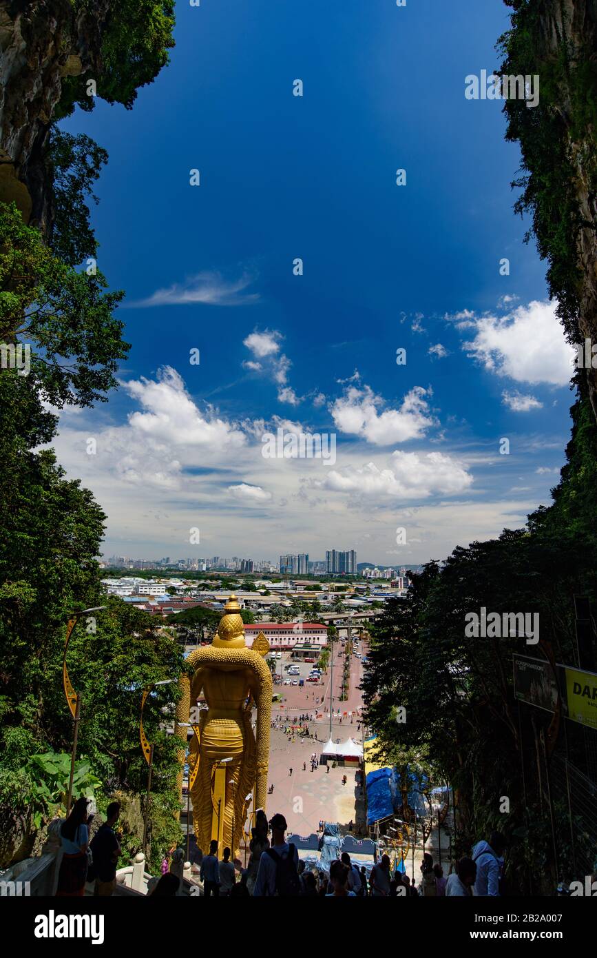 Der Blick auf die Stadt von der Spitze der Batu Caves in Kuala Lumpur, Malaysia Stockfoto