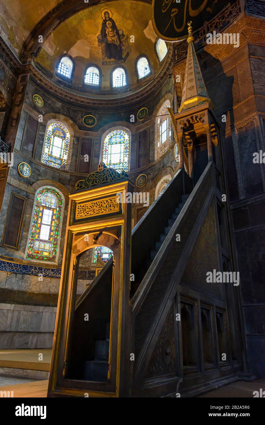 Stufen hinauf zum Altar im Hagia Sofia Museum, Istanbul, Türkei Stockfoto