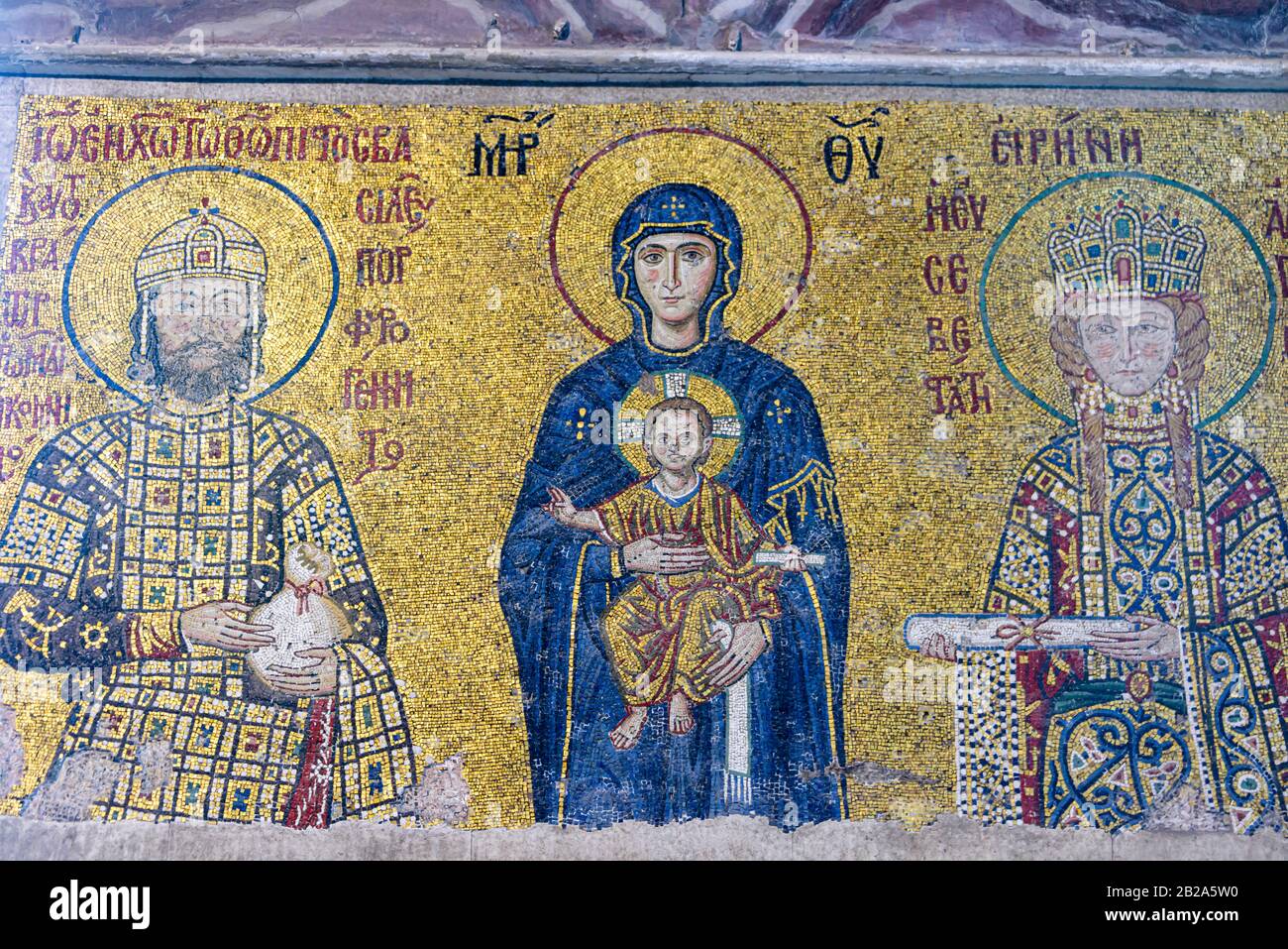 Mosiac aus der griechischen orthodoxen Besatzung, zeigt die Jungfrau Maria, die das Baby Jesus, Hagia Sofia Museum, Istanbul, Türkei hält Stockfoto