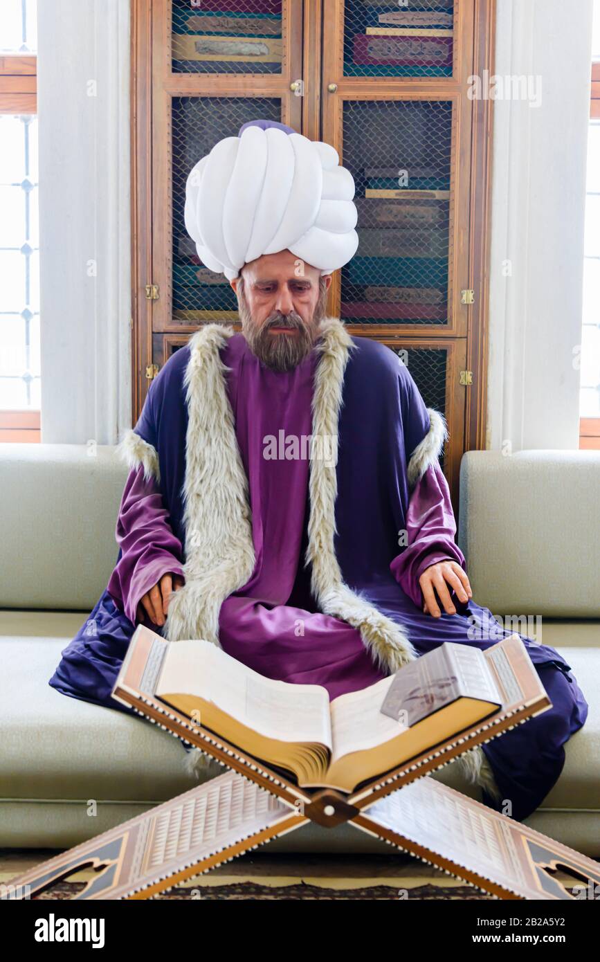 Schaufensterpuppe eines Imams, der einen Quran in der Bibliothek des Topkapi-Palastmuseums in Istanbul, Türkei liest Stockfoto