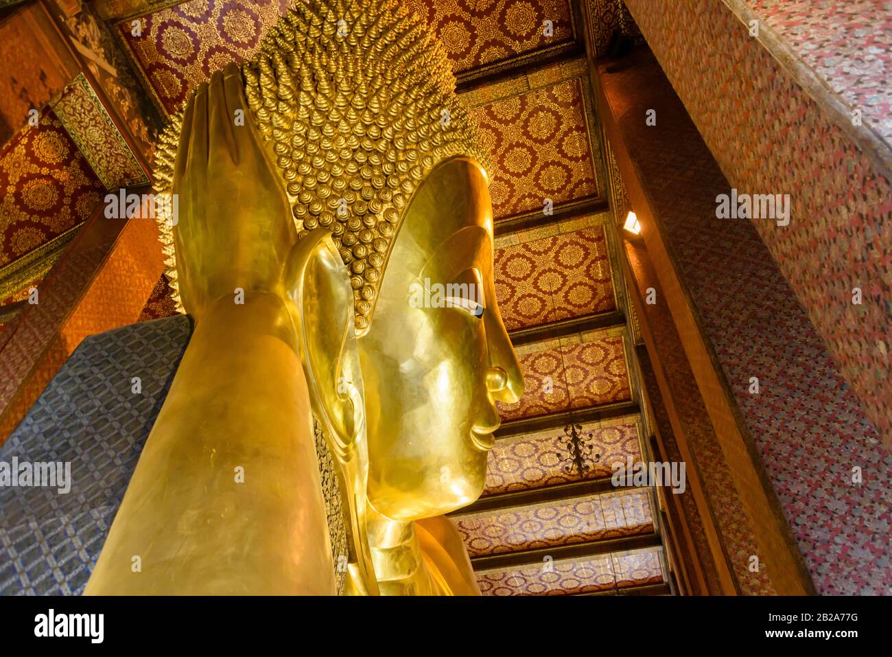 Der älteste goldene Buddha der Welt im Wat Pho, Bangkok, Thailand Stockfoto
