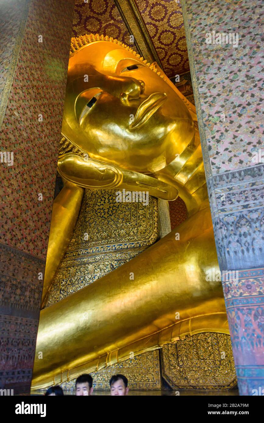 Der älteste goldene Buddha der Welt im Wat Pho, Bangkok, Thailand Stockfoto