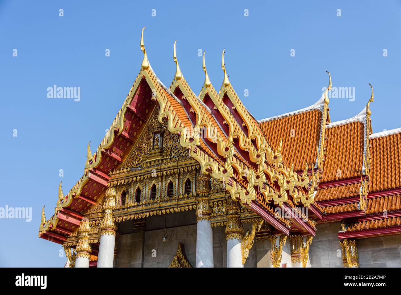 Verzierter Dachstuhl im Wat Benchamabophit (Der Marmortempel), Bangkok, Thailand Stockfoto