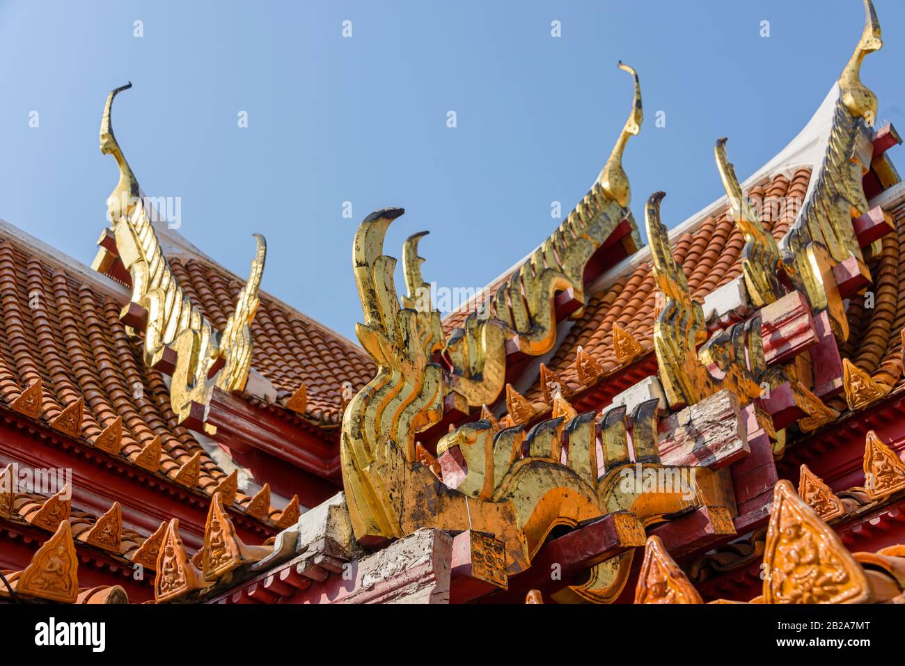 Verzierter Dachstuhl im Wat Benchamabophit (Der Marmortempel), Bangkok, Thailand Stockfoto
