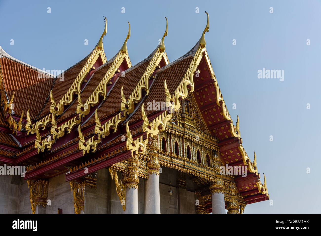 Verzierter Dachstuhl im Wat Benchamabophit (Der Marmortempel), Bangkok, Thailand Stockfoto