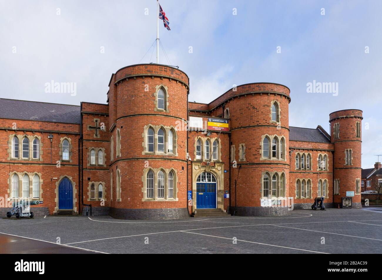 The Drill Hall, Clare Street, Northampton, Großbritannien; ein denkmalgeschütztes Gebäude aus dem Jahr 1859 im Stil des Gothic Revival in der Festung Stockfoto