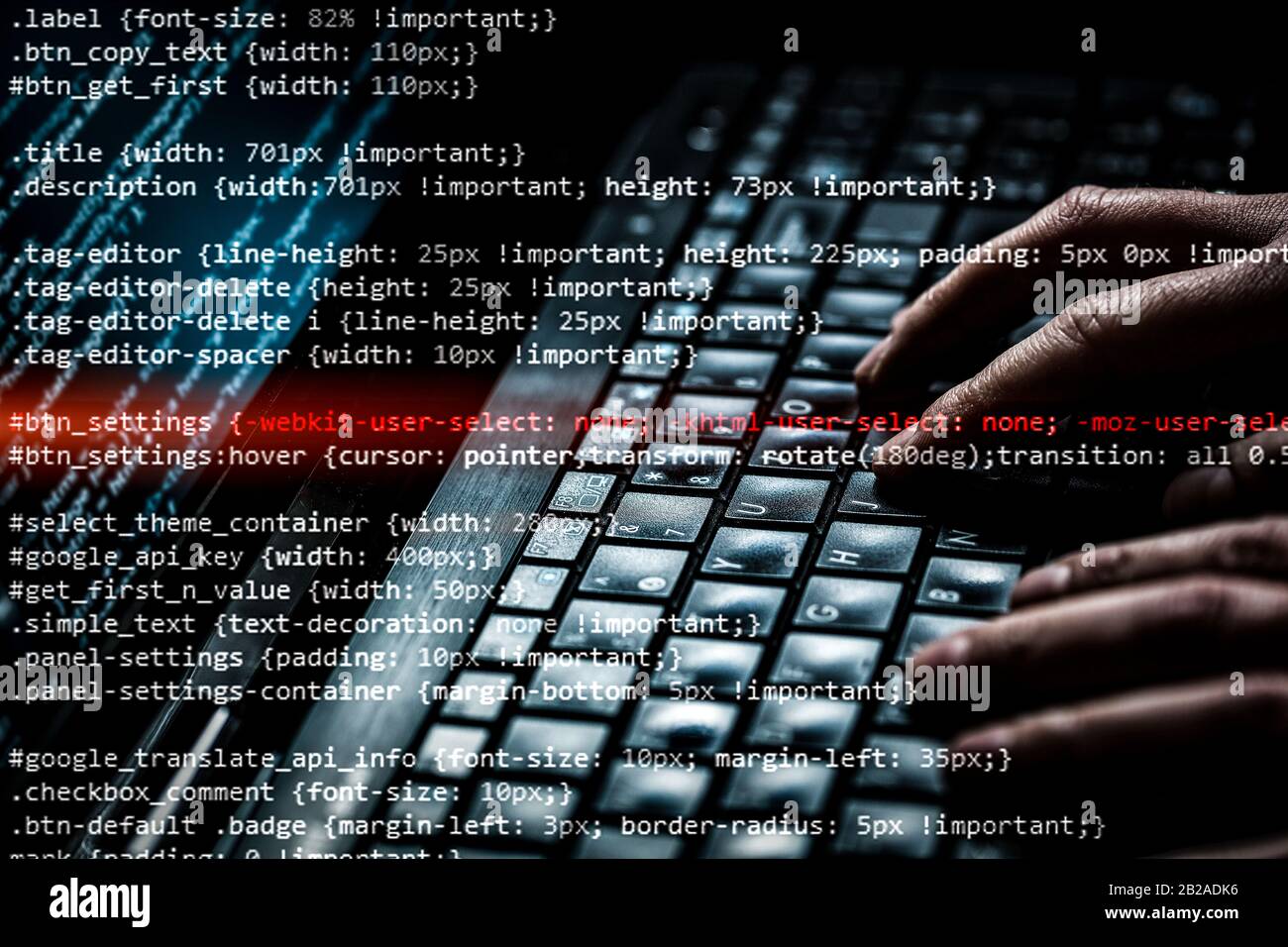 Hacker mit Laptop. Es gibt viele Ziffern auf dem Computerbildschirm. Stockfoto