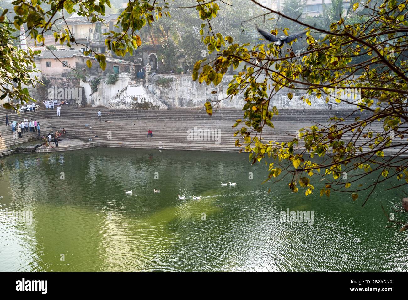 Mumbai, Indien - Februar 29, 2020: Banganga Tank ist ein uralter Wassertank im Malabar Hill Gebiet von Mumbai Stockfoto