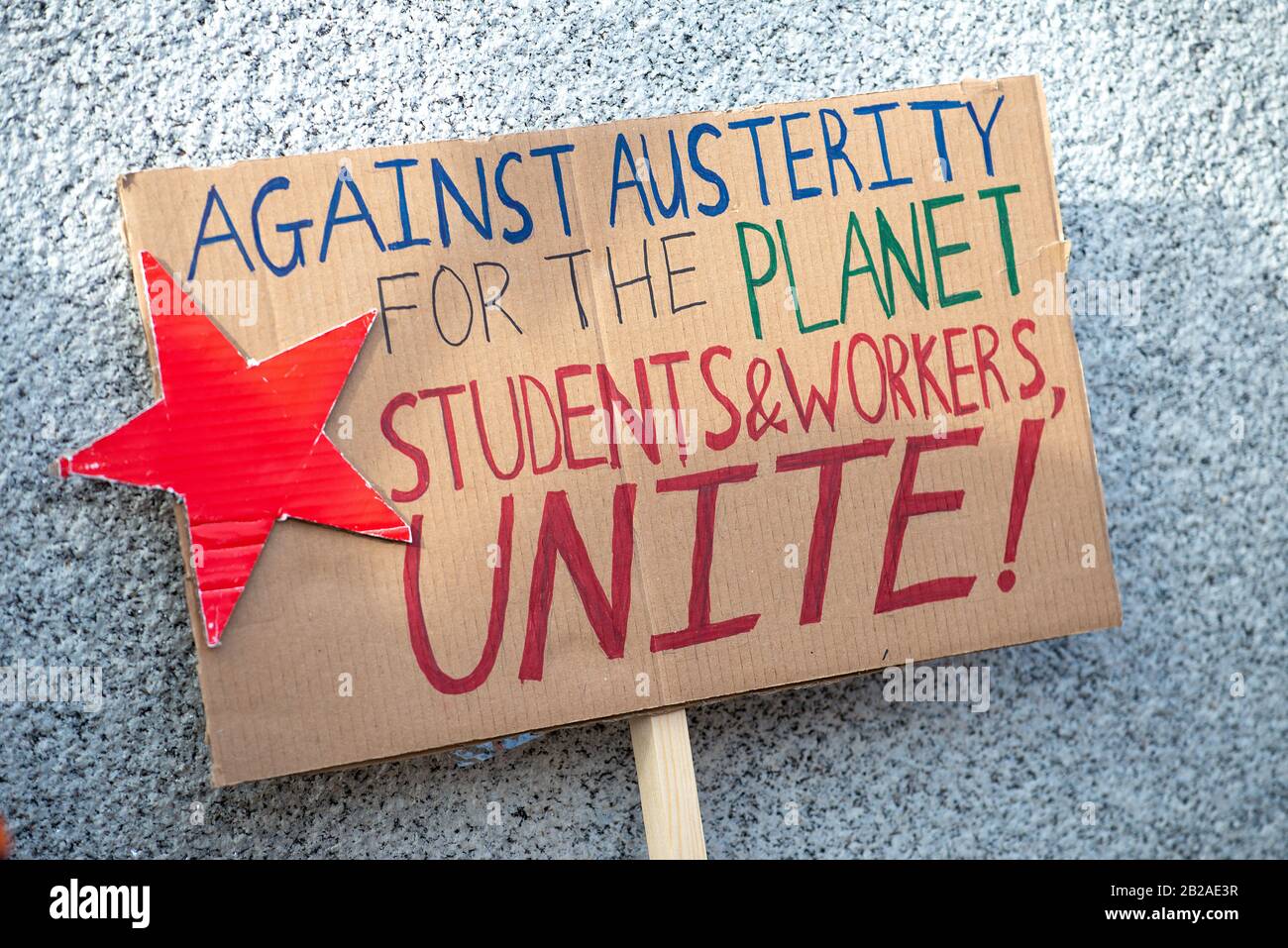 Protestschild/Banner beim Jugendstreik Für Klimademonstration, London, aus Protest gegen die fehlende Aktion der Regierung beim Klimawandel. Stockfoto