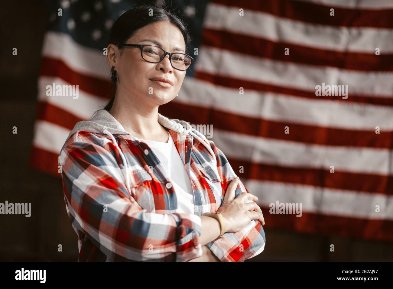 Asiatische Mid-Aged Woman Patriotic Citizen Of America Stockfoto