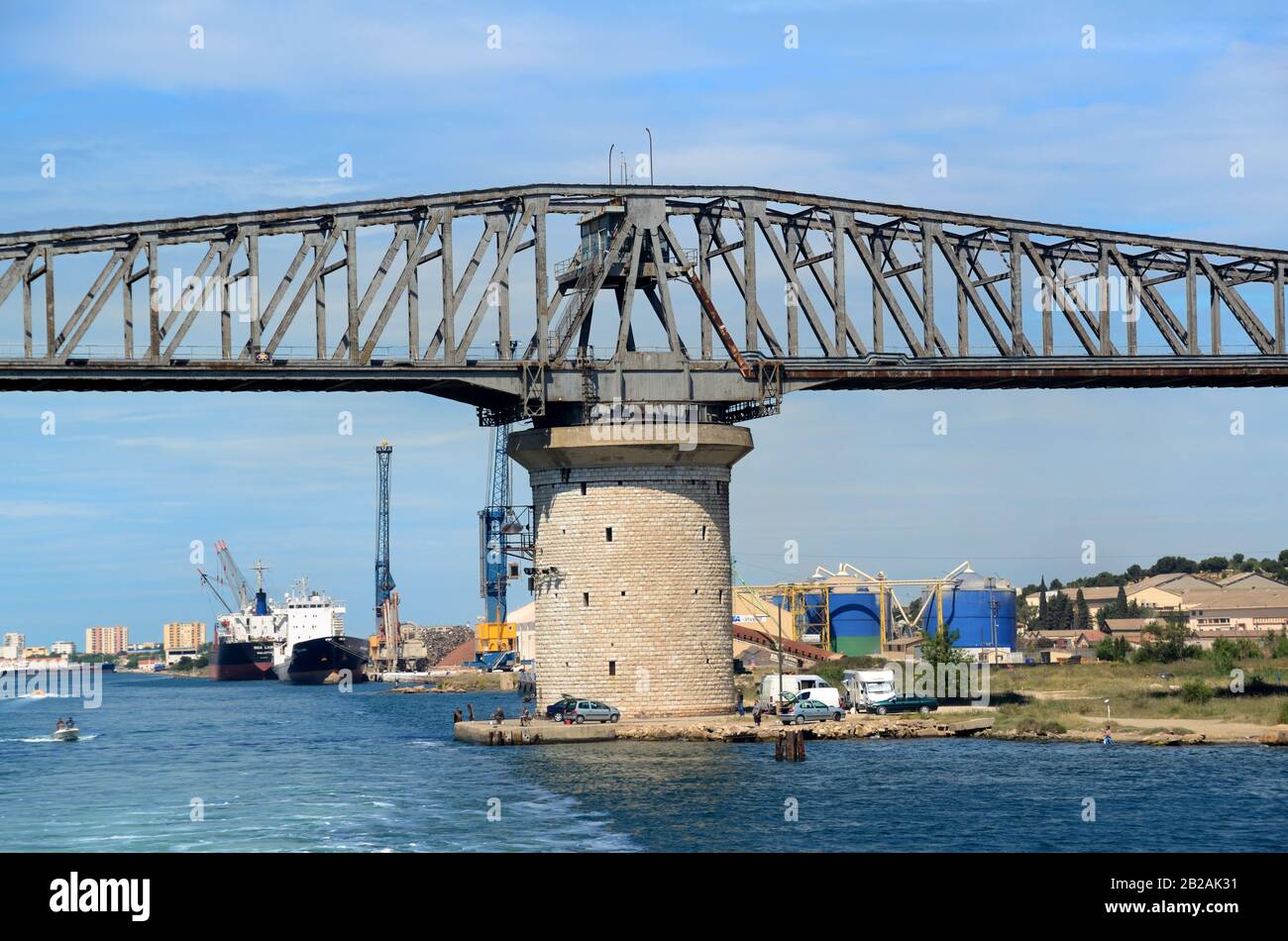 Caronte Dreheisenbrücke (1908-1915) Metall-Truss-Brücke oder Eisenbahn-Drehbrücke über den Caronte-Kanal Martigues Provence Frankreich Stockfoto