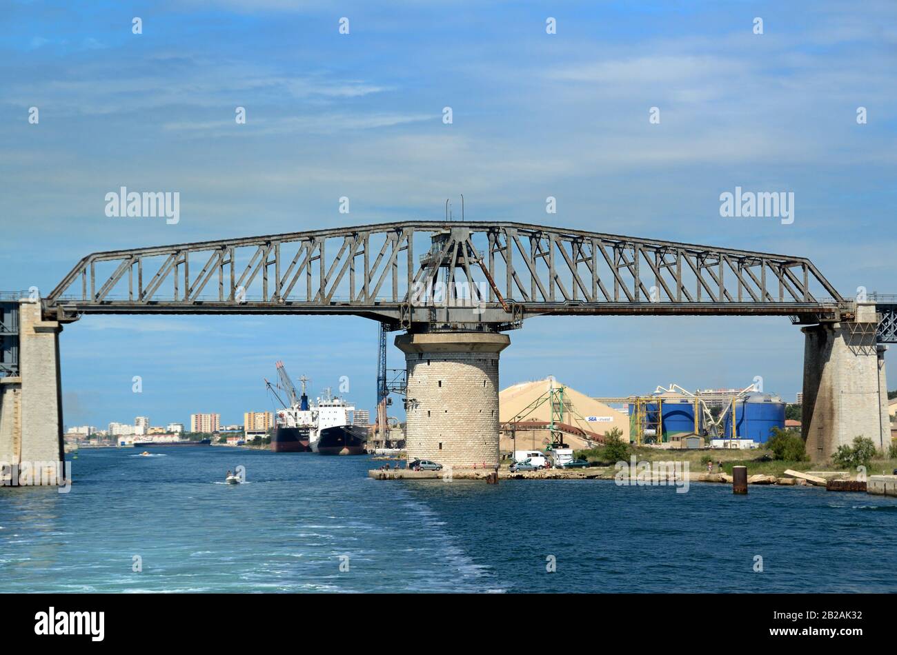 Caronte Dreheisenbrücke (1908-1915) Metall-Truss-Brücke oder Eisenbahn-Drehbrücke über den Caronte-Kanal Martigues Provence Frankreich Stockfoto