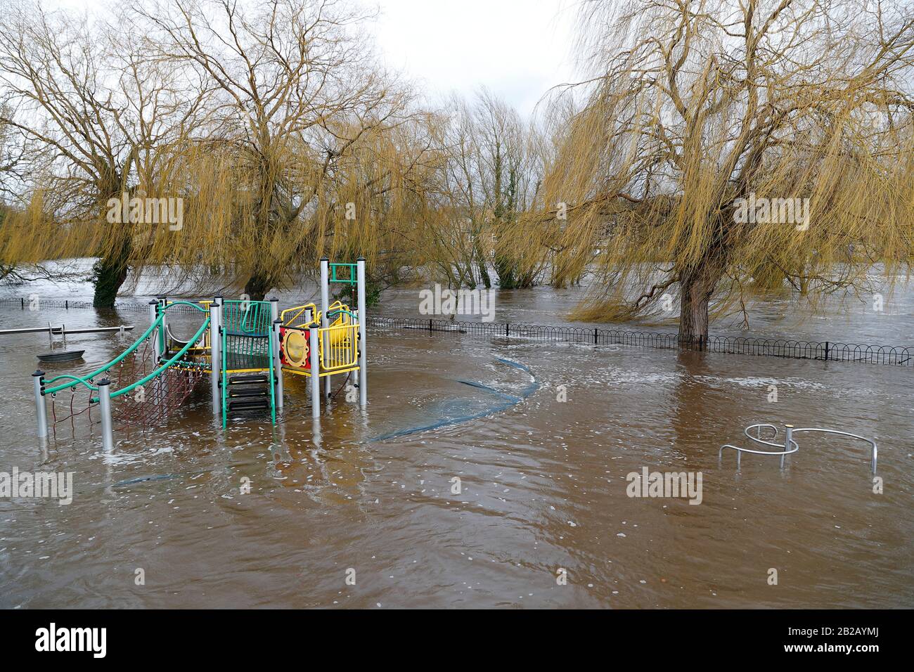 Spielbereich der Kinder überflutet in Wharfedale Wiesen Otley während des Sturms Dennis 09-02-2020 Stockfoto